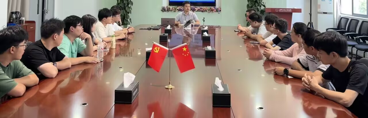 学生座谈会.jpg