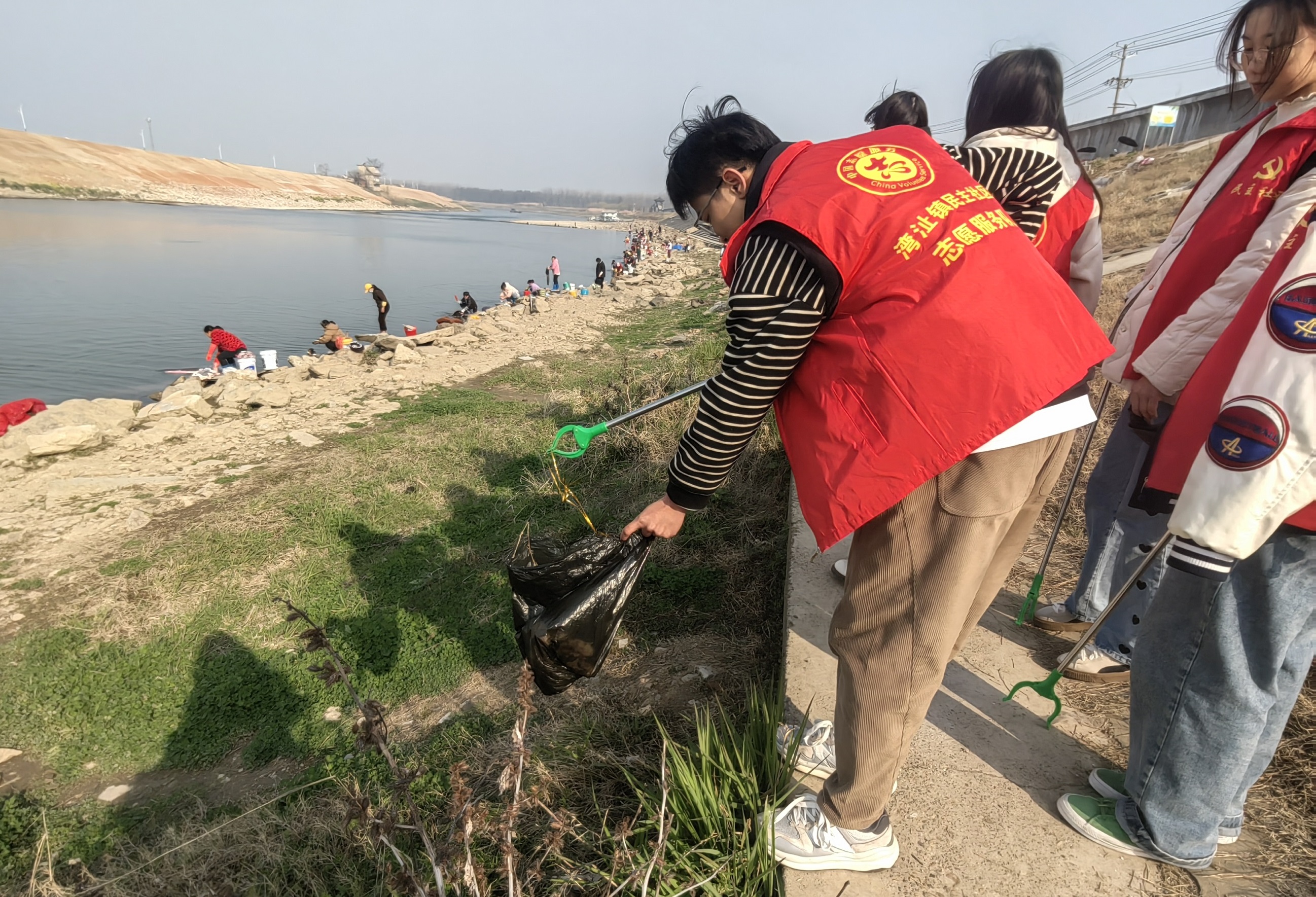 江河守护、绿水青山.jpg 江河守护、绿水青山.jpg