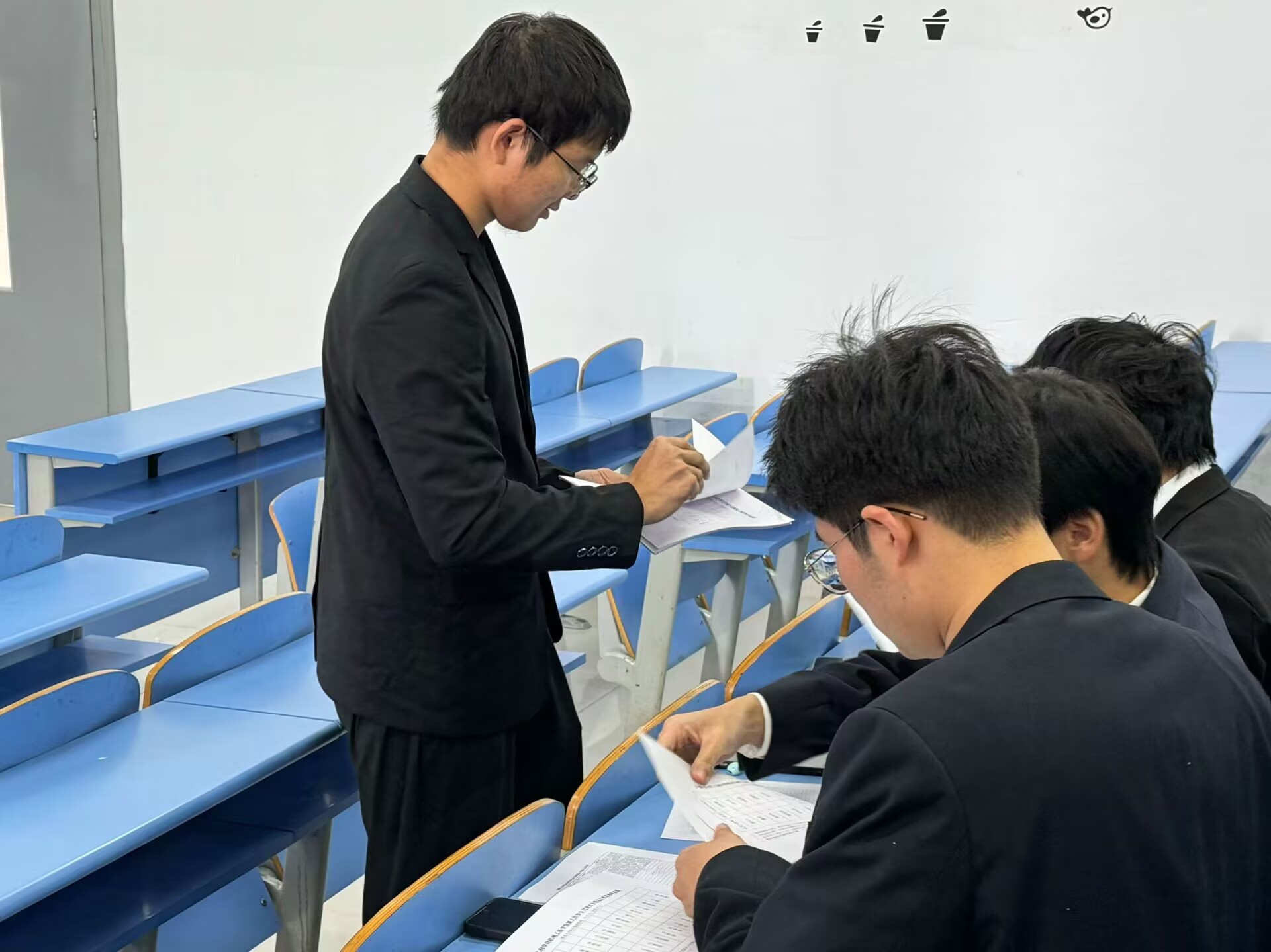 插图1.jpg 插图1.jpg