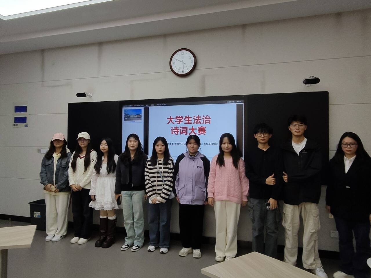 博雅学习协会大学生法治诗词大赛照片(2)(1).jpg 博雅学习协会大学生法治诗词大赛照片(2)(1).jpg